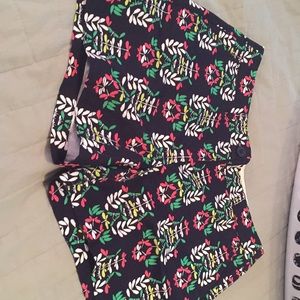 Crown & Ivy midlength Navy shorts